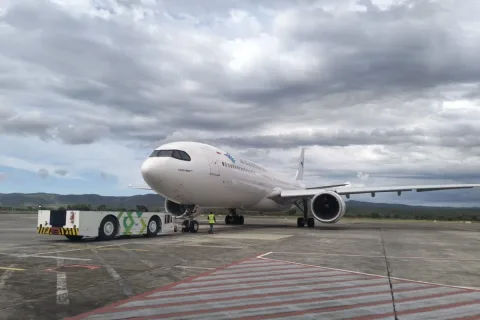 Pulang Umrah Terlantar: 382 Jamaah Garuda Diterbangkan dari Aceh ke Kertajati