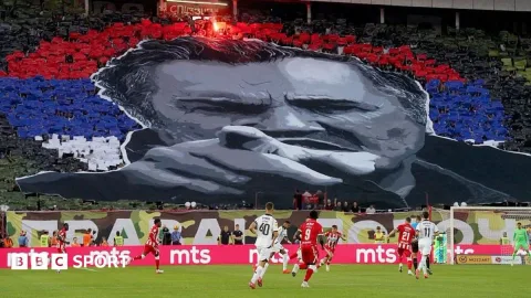 Tifo Ratko Mladic di Derby Belgrade: Ketegangan Sepak Bola dan Luka Sejarah yang Belum Sembuh