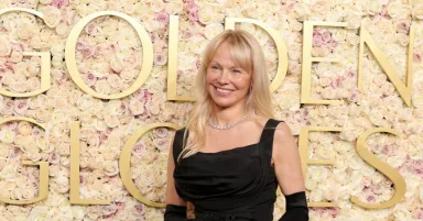 Pamela Anderson: Vonis 10 Tahun Hidup akibat Hepatitis C yang Mengubah Hidupnya