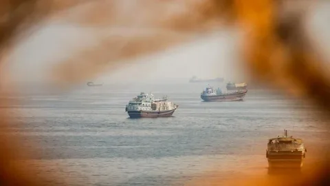 Eskalasi Hormuz: Arus Kapal Komoditas Anjlok ke Titik Terendah, Harga Energi Berpotensi Tertekan