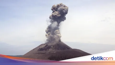 Enam Gunung di Indonesia Berstatus Siaga: Anak Krakatau Erupsi, Abu Vulkanik Menyebar ke Lima Provinsi
