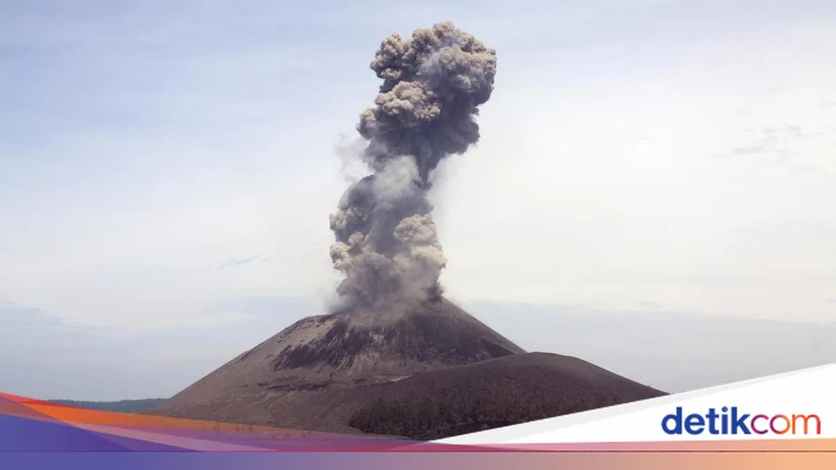 Enam Gunung di Indonesia Berstatus Siaga: Anak Krakatau Erupsi, Abu Vulkanik Menyebar ke Lima Provinsi