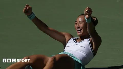 Zheng Qinwen Kembali Bangkit dari Ketertinggalan 0-5, Singkirkan Swiatek di US Open