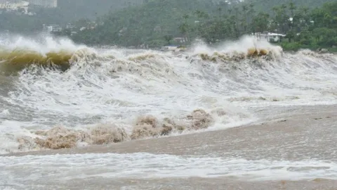 Badai Marie Jauh di Pasifik, Ombak 3 Meter dan Arus Rip Ancam Pantai California