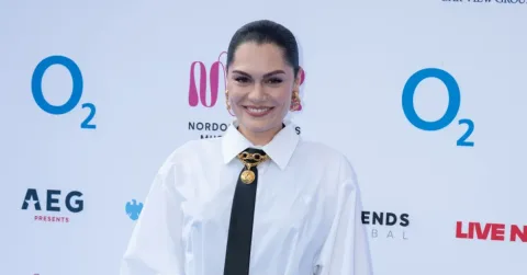 Jessie J Hengkang dari Media Sosial demi Operasi Rekonstruksi Kanker dan Pemulihan Diri