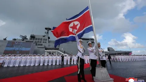 Kim Jong Un Resmikan Kapal Perusak Kang Kon, Sinyal Keras untuk AS-Korsel-Jepang