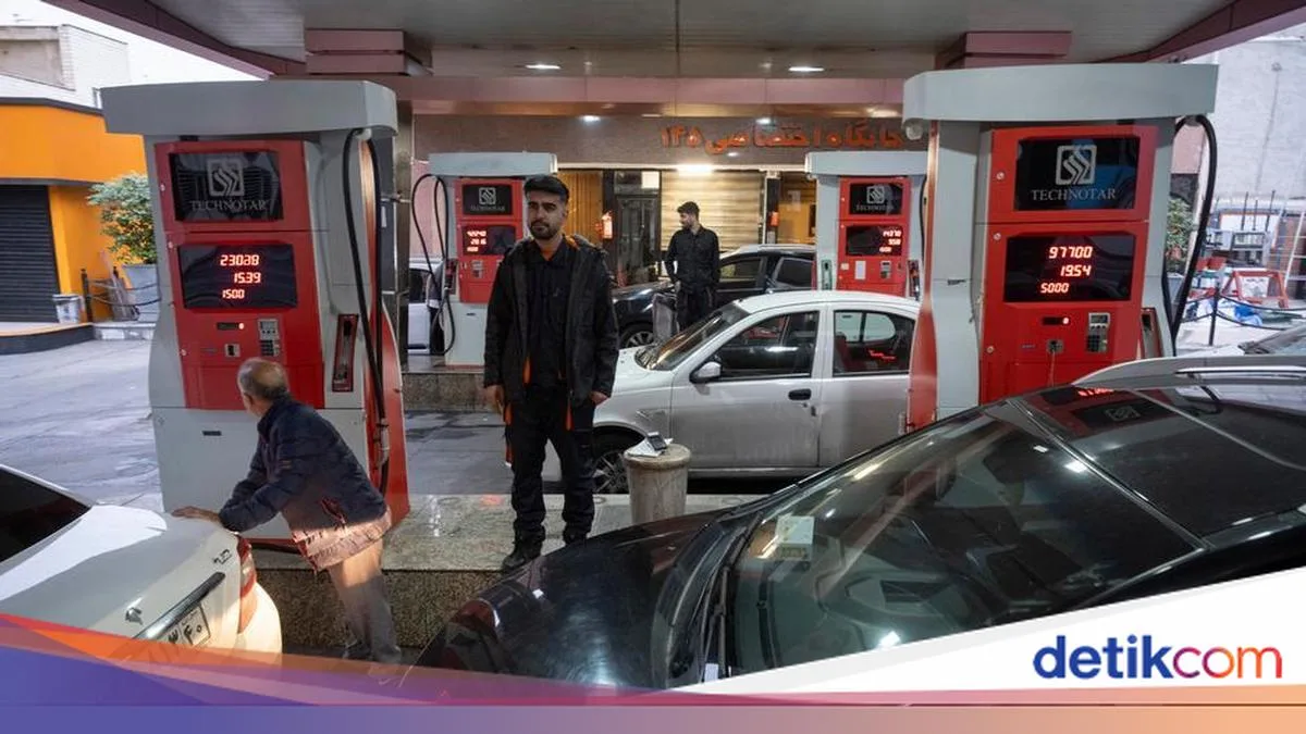 Sanksi AS Kian Menjerat, Iran Naikkan Harga Bensin hingga Dua Kali Lipat