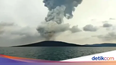 Anak Krakatau Erupsi Dua Kali dalam 26 Menit, Status Waspada di Radius 3 Km