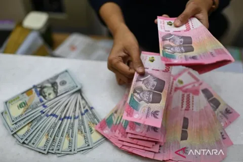Rupiah Berpeluang Menguat Tipis di Tengah Sentimen Yen dan Tekanan Impor