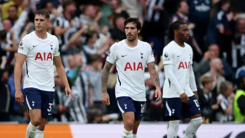 Archie Gray, Kuda Hitam Tottenham yang Siap Menyalip Tonali dan Fernandes