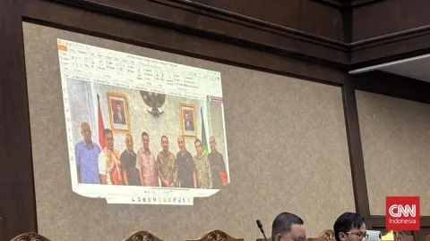 Foto Pertemuan Fuad Maktour dan Yaqut Diputar di Sidang, Jaksa KPK Bongkar Alur Pengaturan Kuota Haji