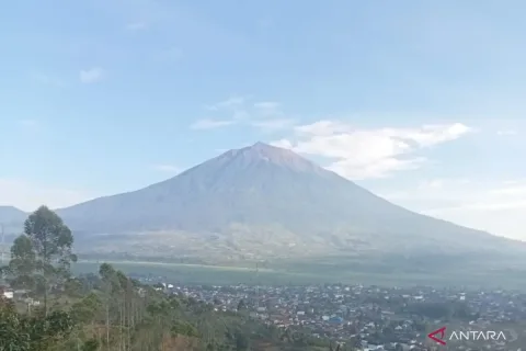 Status Gunung Kerinci Waspada: Aktivitas Seismik Tinggi, tapi PVMBG Pastikan Aman