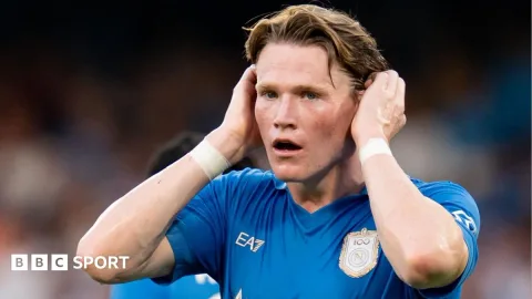 Operasi Jantung McTominay Sukses, Napoli Berharap Gelandangnya Kembali Latihan Bulan Ini