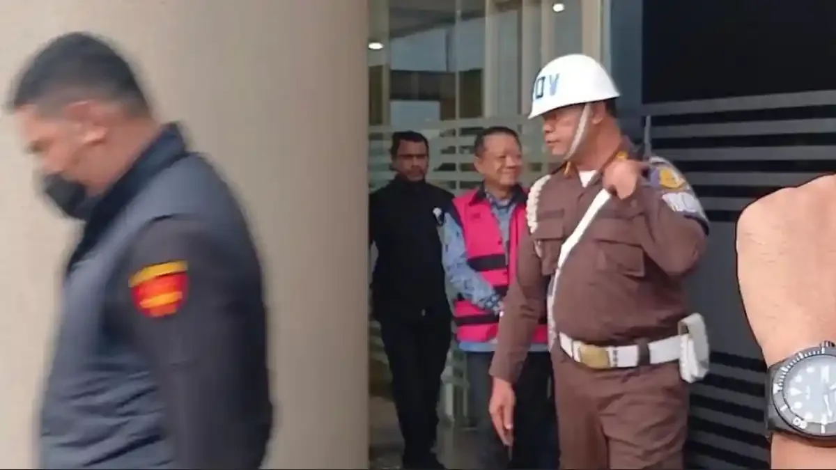 Eks Jampidsus Febrie Adriansyah Tersenyum Usai Enam Jam Diperiksa Kejagung: Sinyal Tak Bersalah atau Strategi Hukum?