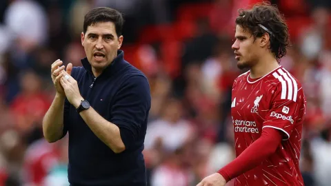 Iraola Desak Liverpool Boyong Alejandro Balde: Solusi Bek Kiri di Januari?