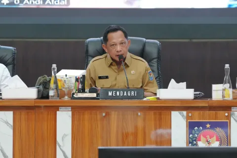 Mendagri Peringatkan Lonjakan Harga Ayam, Telur, dan Beras: Inflasi Nasional di Ambang 3,19 Persen