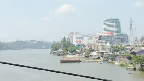 Sungai Mahakam Berubah Biru: Sinyal Kemarau Panjang dan Intrusi Air Laut di Kalimantan Timur