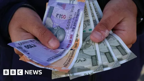 Paradoks Uang Tunai: Mengapa RBI Cetak 30 Miliar Lembar per Tahun di Tengah Ledakan UPI?