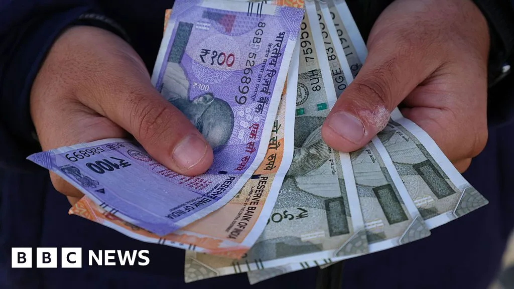 Paradoks Uang Tunai: Mengapa RBI Cetak 30 Miliar Lembar per Tahun di Tengah Ledakan UPI?