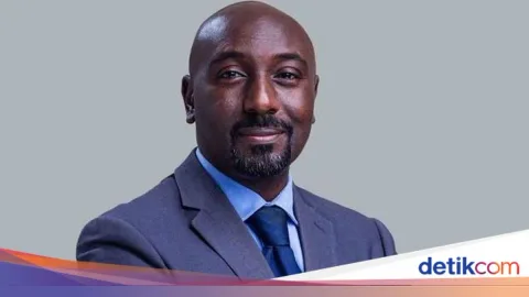 Penyiar Berita Uganda Naik Takhta Kerajaan Tooro di Tengah Sengketa Wasiat