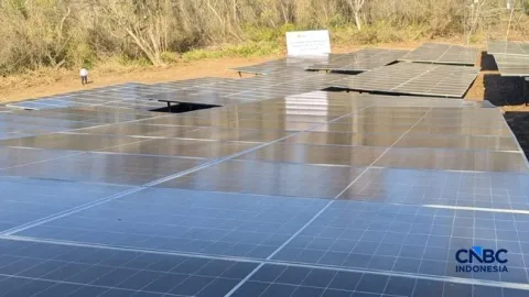 Target PLTS 100 GW Terganjal Lima Hambatan Struktural, AESI Soroti Lahan hingga Grid
