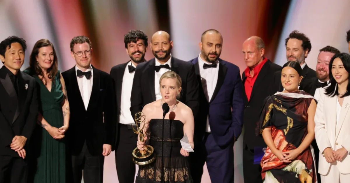 Widow's Bay Cetak Rekor 14 Piala Emmy, Kalahkan Dominasi The Studio
