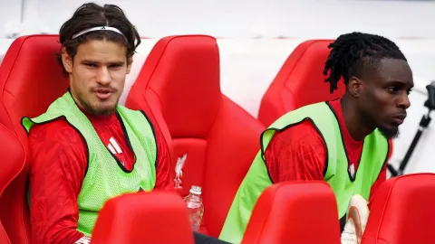 Krisis Bek Sayap Liverpool: Tsimikas Jadi Lovren Baru, Iraola Diuji