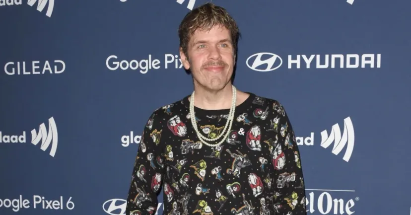 Perez Hilton Dirawat Inap, Ibunya Dapat Hak Asuh Sementara Tiga Anak