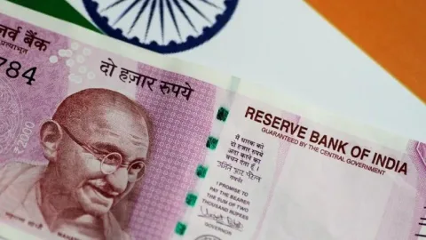 Paradoks Uang Tunai India: 176 Miliar Lembar Beredar di Tengah Ledakan UPI