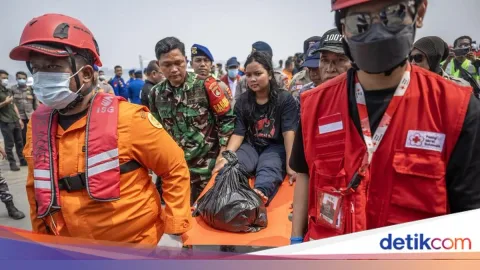 Evakuasi 22 Penumpang KMP Virgo Transport 8: Gelombang Tinggi Hampir Gagalkan Operasi SAR di Perairan Kalsel