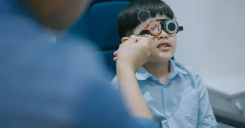 Cahaya Indigo di Sekolah: Terobosan Baru Melawan Ledakan Miopia Global