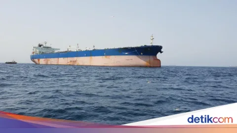 Krisis Selat Hormuz: Indonesia Tampak Tenang, tapi Risiko Geopolitik Sedang Difiskalisasi ke APBN