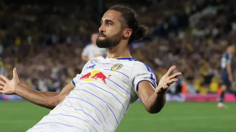 Leeds United di Jalur Eropa: Calvert-Lewin Bersinar, tapi Stach yang Jadi Mesin Sebenarnya