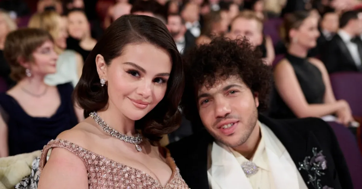 Benny Blanco dan Selena Gomez Rayakan Anniversary dengan Kue Pengantin yang Sempat Dimakan Martin Short