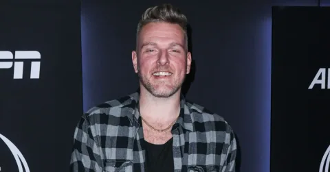 Pat McAfee Keringat Bercucuran Saat Bertemu Taylor Swift, Tom Cruise Tetap Rapi