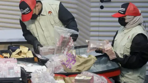 OTT KPK di Summarecon Bogor: Aliran Rp1,5 Miliar dan Sembilan Koper Rp8 Miliar
