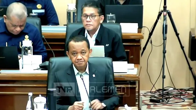 Bahlil Prepares New Rules for Subsidized Fuel Users, Anticipating Pertalite Surge