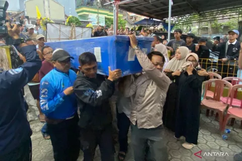 Dua Jenazah Korban KM Virgo Transport 8 Tiba di Garut, 12 Selamat Masih Tertahan di Banjarmasin