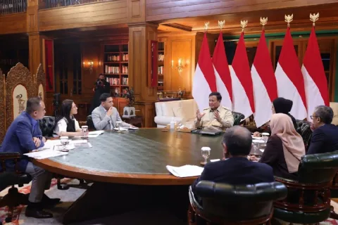 Prabowo Pangkas Transfer Daerah: Uang Ngendap di Bank, Infrastruktur Desa Terbengkalai