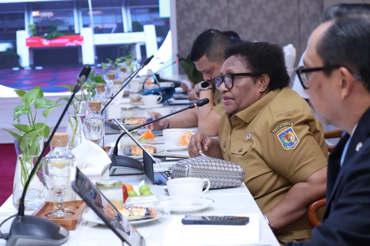 Kemendagri Kawal Pengalihan PPPK Guru ke Pusat: Solusi Pemerataan atau Beban Baru?