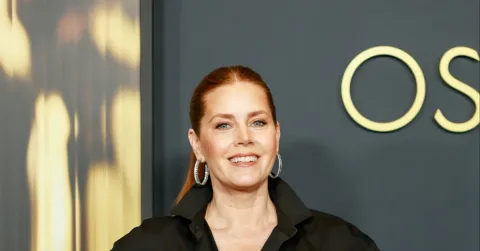 Amy Adams Ungkap Rahasia di Balik Karakter Intens: Isolasi Diri untuk Fokus