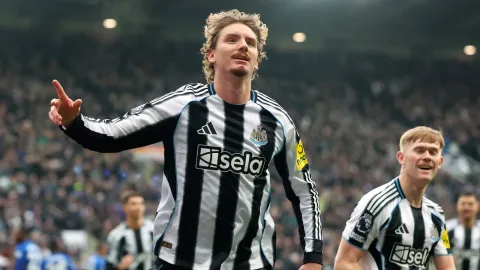Vlachodimos, Bom Waktu Finansial Newcastle yang Terlupakan di Balik Gemerlap PIF