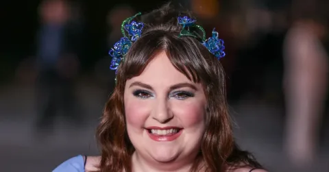 Lena Dunham Umumkan Kelahiran Anak Lewat Ibu Pengganti: Perjalanan Panjang Usai Histerektomi
