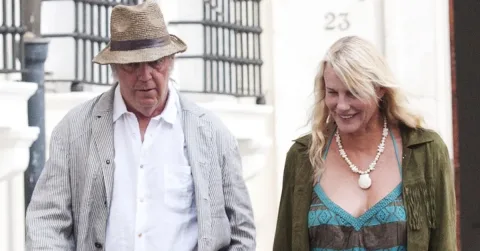 Neil Young Ungkap Cinta pada Daryl Hannah Lewat Lagu Earth Girl di Album Second Song