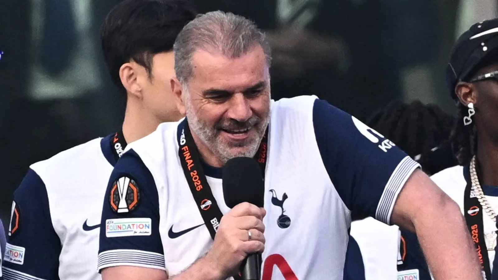 Spurs on the Brink of Crisis: De Zerbi Under Threat, Slot and McKenna Emerge as Replacement Candidates