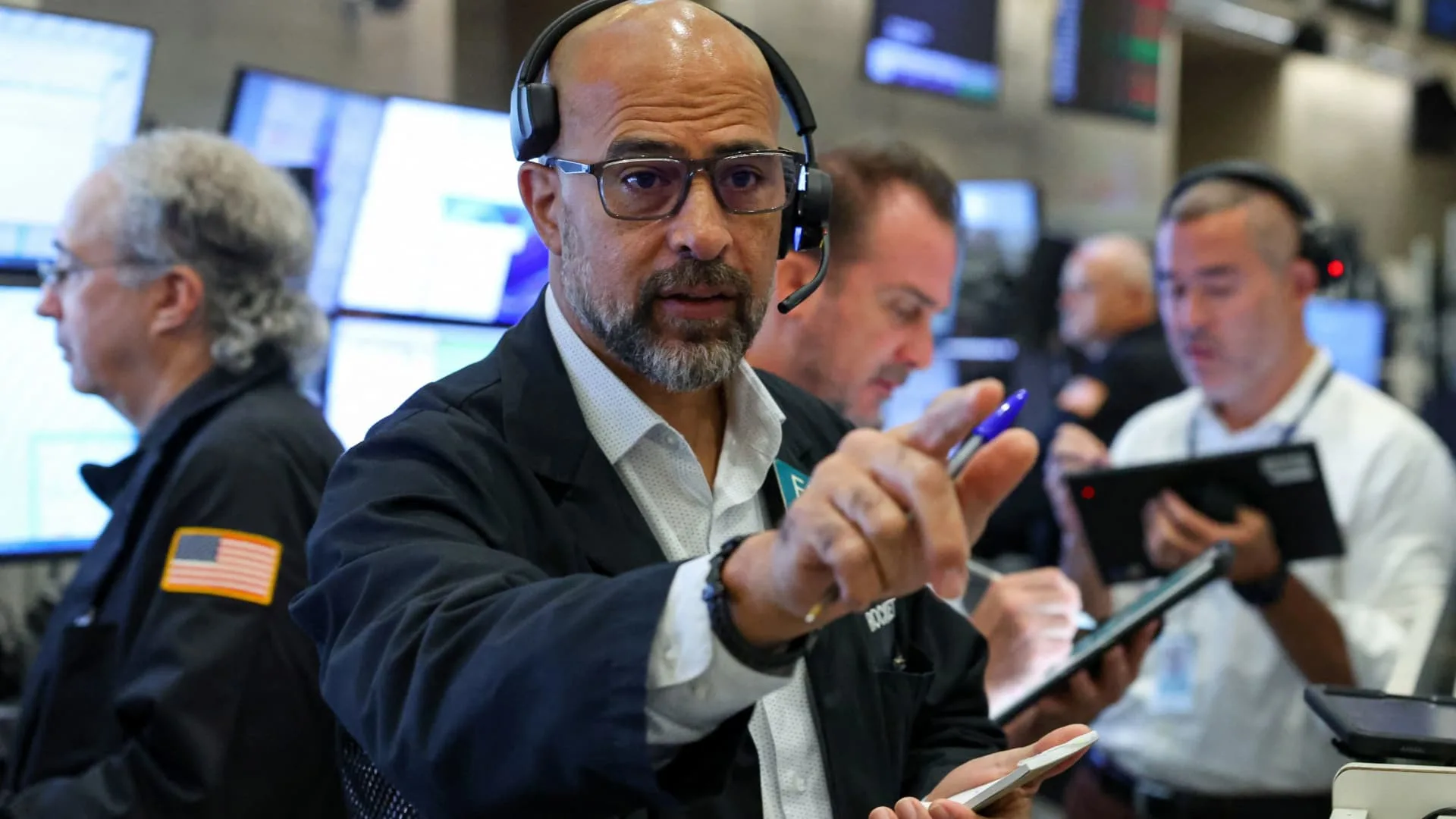 US Bonds Set 2004 Record, Signal Fed to Raise Rates Again