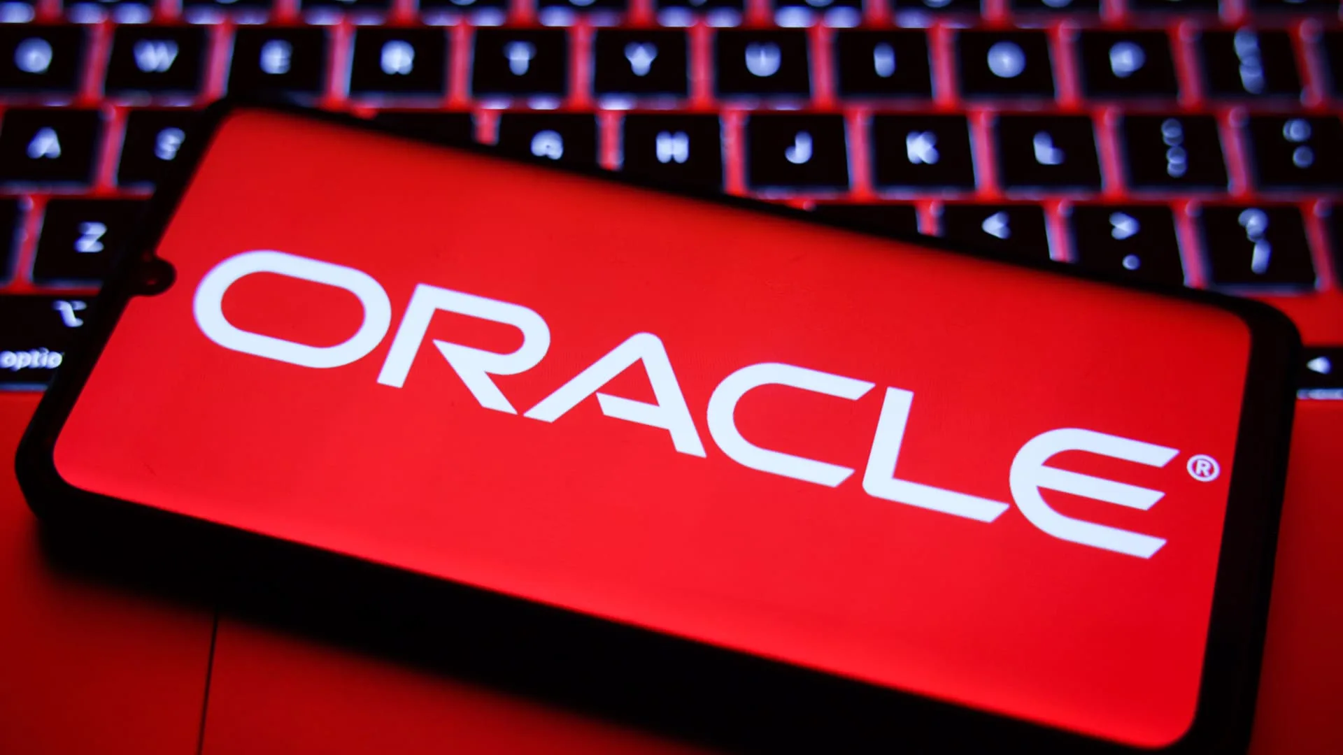 Saham Oracle Jepang Melonjak 7%, Kontras dengan Kejatuhan Induk di AS
