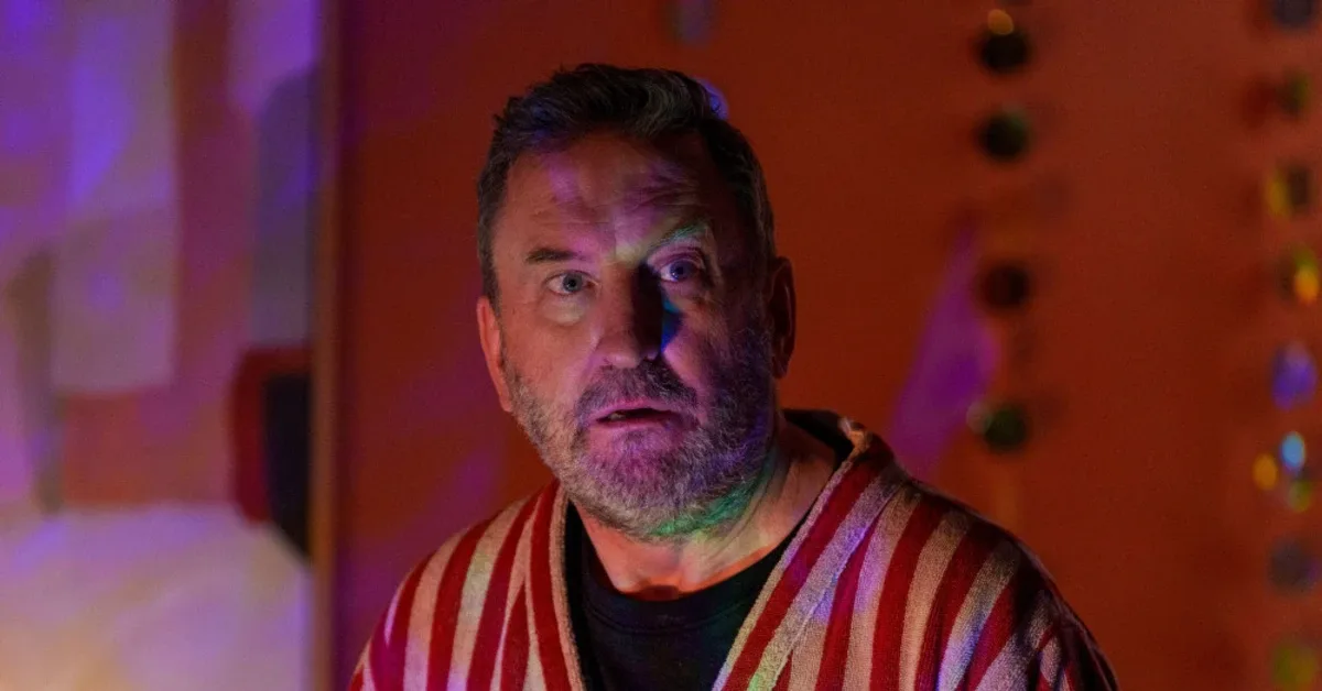 Lee Mack Ungkap Kekhawatiran di Balik Sukses 20 Tahun 'Not Going Out'