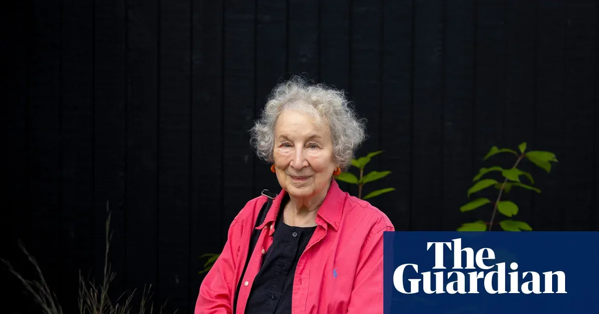 Margaret Atwood Donates IDR 11 Billion for Bird Research, Highlights Global Migration Crisis