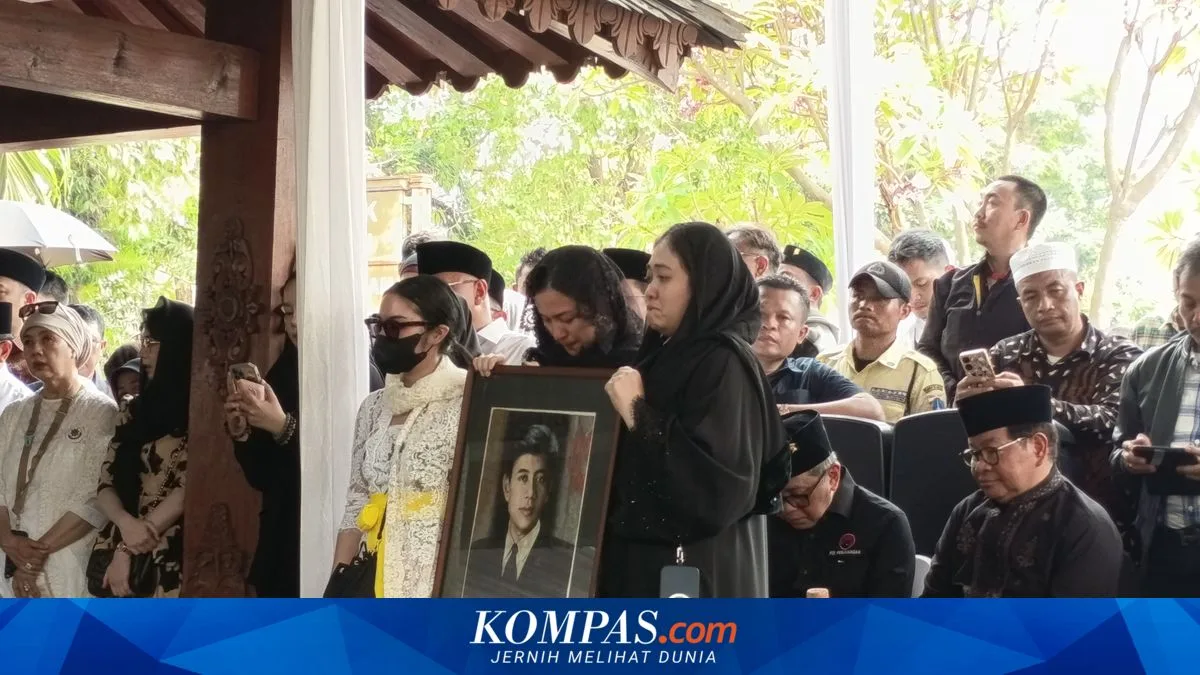 Guruh Soekarnoputra Buried at Karet Bivak, Megawati Scatters Farewell Flowers